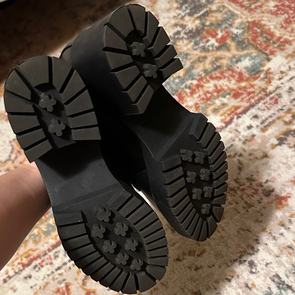 Universal Thread Black Chunky Loafers - Picture 4 of 5